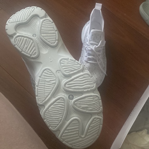 💕 NWT WHITE BEDAZZLED Sparkle Sneakers ✨ size 7 - Picture 6 of 8